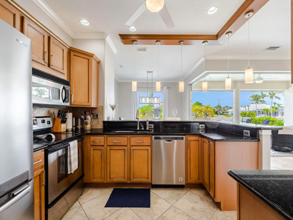 Waterfront Retreat with Gulf Access, Pool and Kayaks in Cape Coral