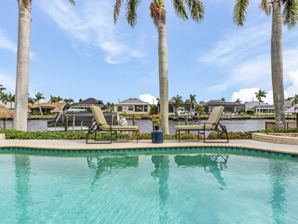 Luxury Cape Coral Luxury Vacation Home Pool