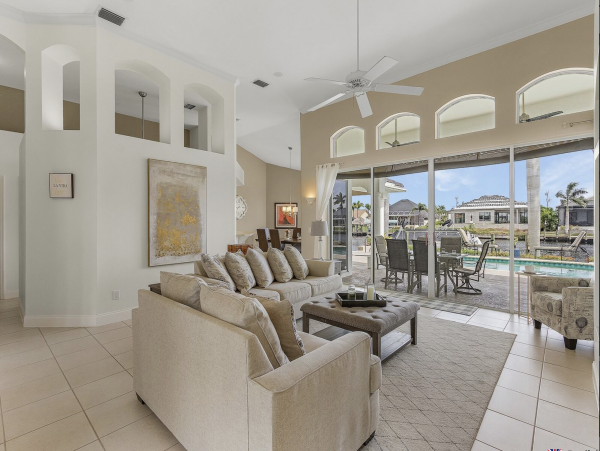 Luxury Cape Coral Luxury Vacation Home Pool
