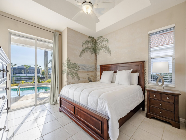 Luxury Cape Coral Luxury Vacation Home Pool