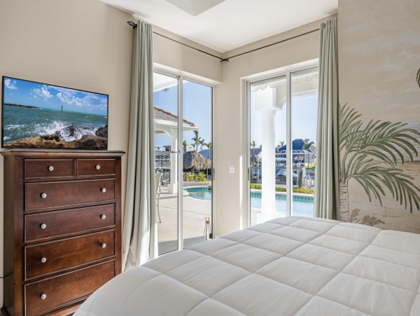 Luxury Cape Coral Luxury Vacation Home Pool