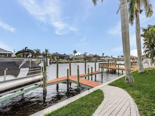 Luxury Cape Coral Luxury Vacation Home Pool