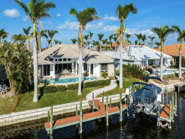 Luxury Cape Coral Luxury Vacation Home Pool