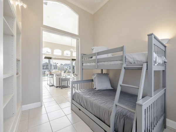 Luxury Cape Coral Luxury Vacation Home Pool