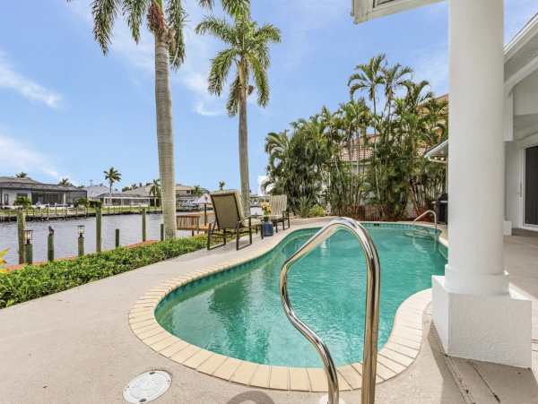 Luxury Cape Coral Luxury Vacation Home Pool
