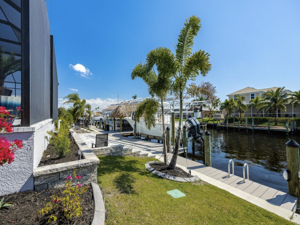 Canal Front 3 Bedroom + Kids Room Home with Pool-Spa & Boat Dock in Cape Coral