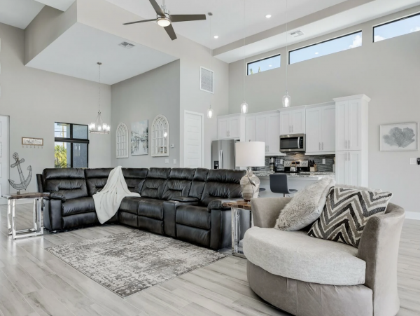 Canal Front 3 Bedroom + Kids Room Home with Pool-Spa & Boat Dock in Cape Coral
