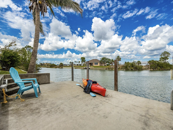Stunning Cape Coral Lovely Waterside Vacation Home