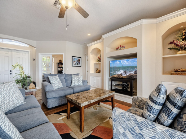Stunning Cape Coral Lovely Waterside Vacation Home