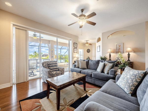 Stunning Cape Coral Lovely Waterside Vacation Home