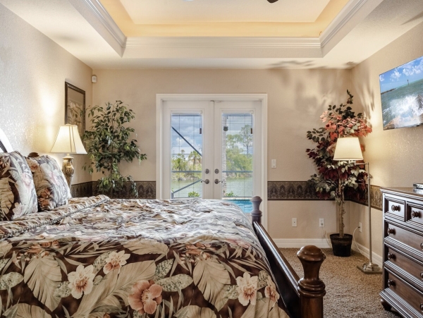 Stunning Cape Coral Lovely Waterside Vacation Home