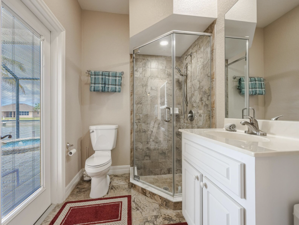 Stunning Cape Coral Lovely Waterside Vacation Home