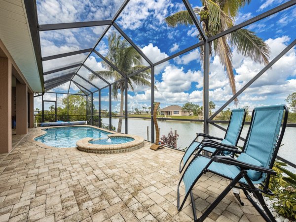 Stunning Cape Coral Lovely Waterside Vacation Home