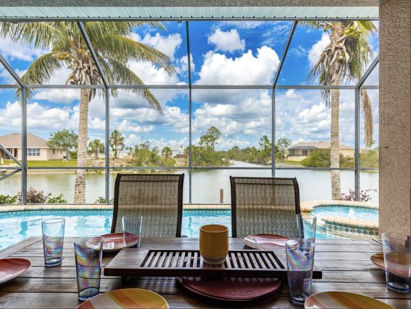 Stunning Cape Coral Lovely Waterside Vacation Home
