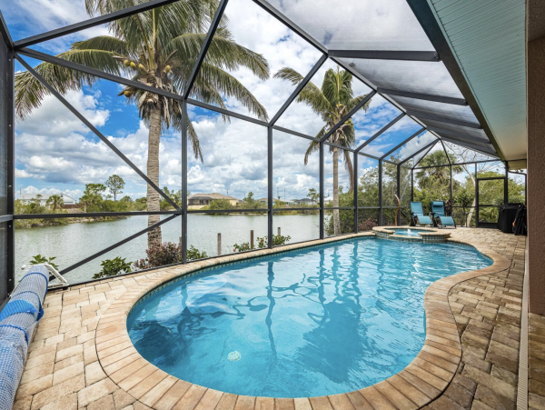Stunning Cape Coral Lovely Waterside Vacation Home