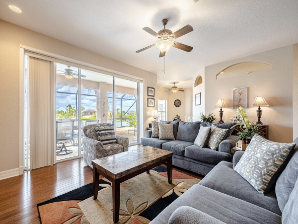 Stunning Cape Coral Lovely Waterside Vacation Home
