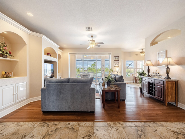Stunning Cape Coral Lovely Waterside Vacation Home