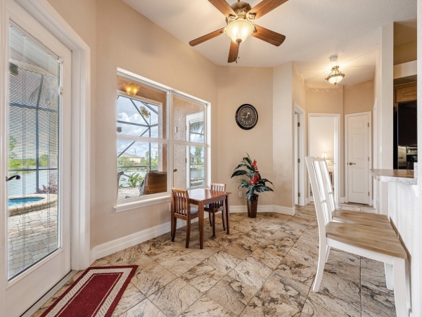 Stunning Cape Coral Lovely Waterside Vacation Home
