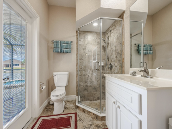 Stunning Cape Coral Lovely Waterside Vacation Home