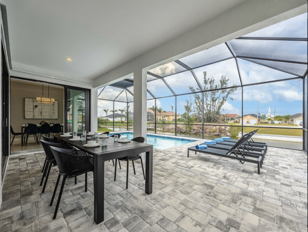 Captivating Cape Coral luxury Pool Home
