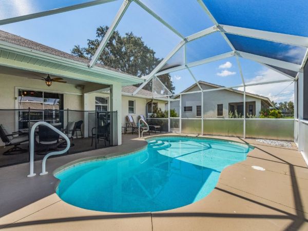 Waterfront Three Bedroom Vacation Rental in Cape Coral