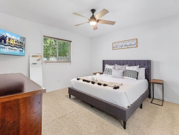 Waterfront Three Bedroom Vacation Rental in Cape Coral