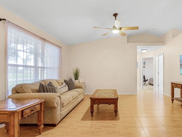 Waterfront Three Bedroom Vacation Rental in Cape Coral