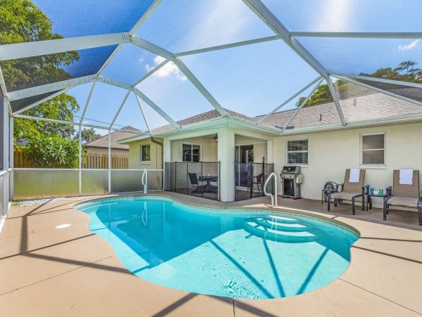 Waterfront Three Bedroom Vacation Rental in Cape Coral