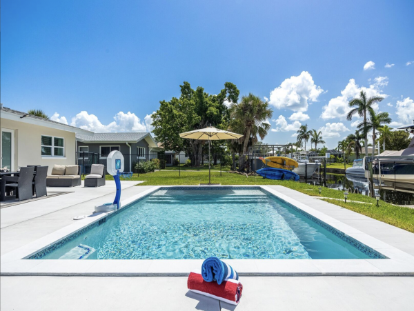 Lovely Cape Coral Pool Vacation Home