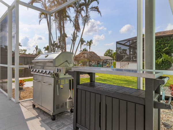 Cape Coral Vacation Home  with 5 Bedroom and Private Beach
