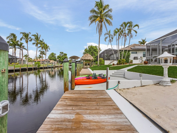 Cape Coral Vacation Home  with 5 Bedroom and Private Beach