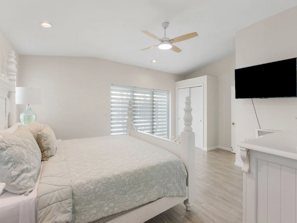 Cape Coral Vacation Home  with 5 Bedroom and Private Beach
