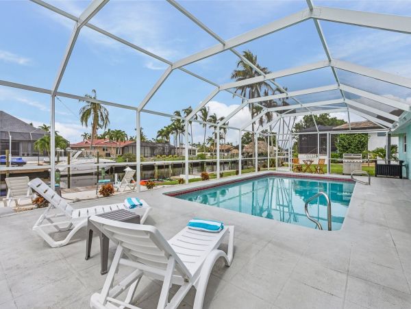 Cape Coral Vacation Home  with 5 Bedroom and Private Beach
