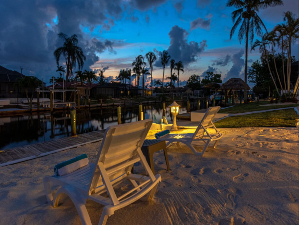 Cape Coral Vacation Home  with 5 Bedroom and Private Beach