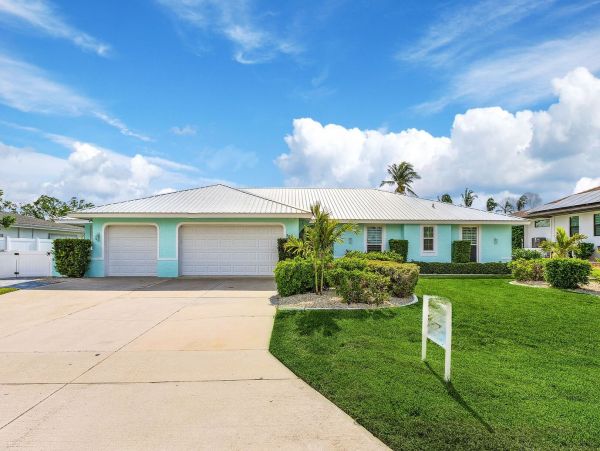 Cape Coral Vacation Home  with 5 Bedroom and Private Beach