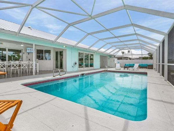 Cape Coral Vacation Home  with 5 Bedroom and Private Beach
