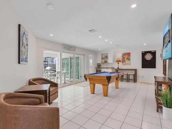 Cape Coral Vacation Home  with 5 Bedroom and Private Beach