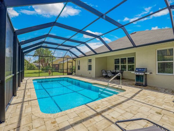 Discover Your Perfect Getaway in Cape Coral - Spacious 4-Bedroom Home with Pool