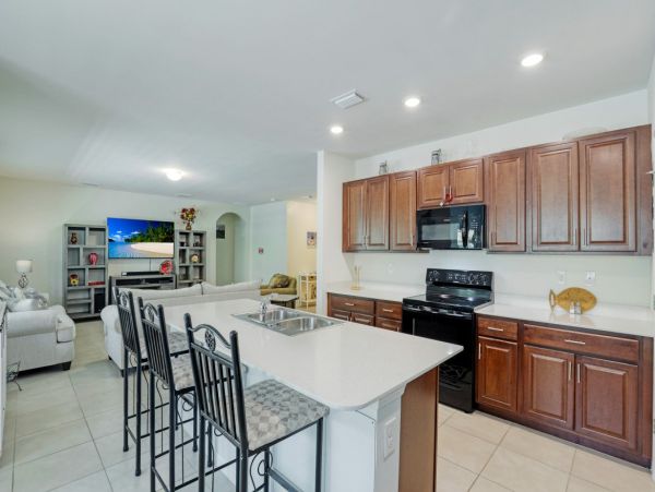 Discover Your Perfect Getaway in Cape Coral - Spacious 4-Bedroom Home with Pool