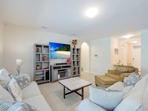 Discover Your Perfect Getaway in Cape Coral - Spacious 4-Bedroom Home with Pool