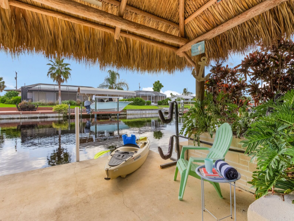 Cape Coral Lovely Vacation Home with Dock
