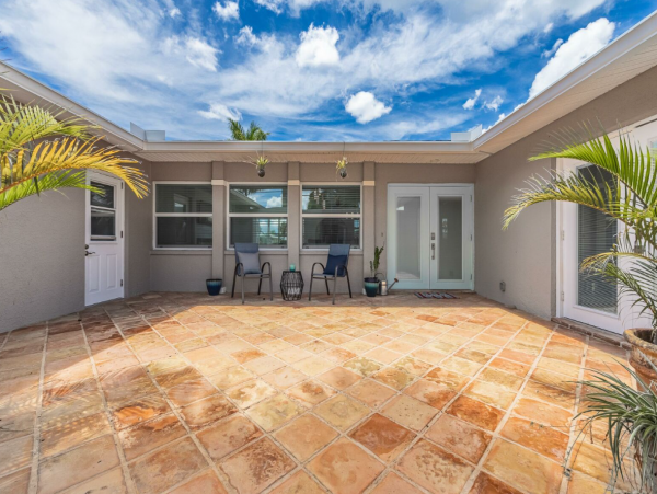 Cape Coral Lovely Vacation Home with Dock