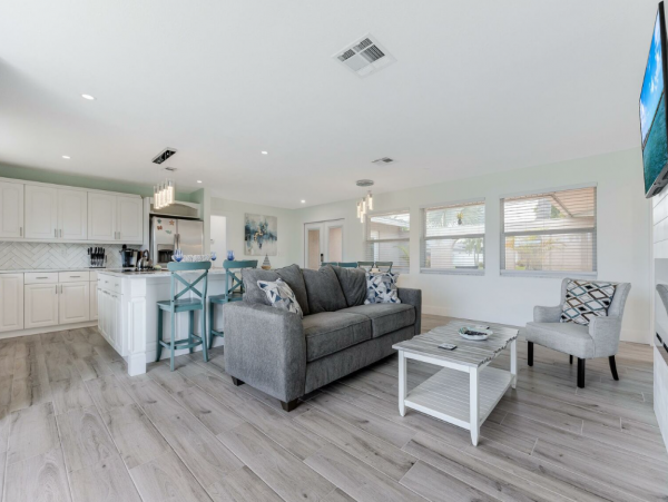 Cape Coral Lovely Vacation Home with Dock