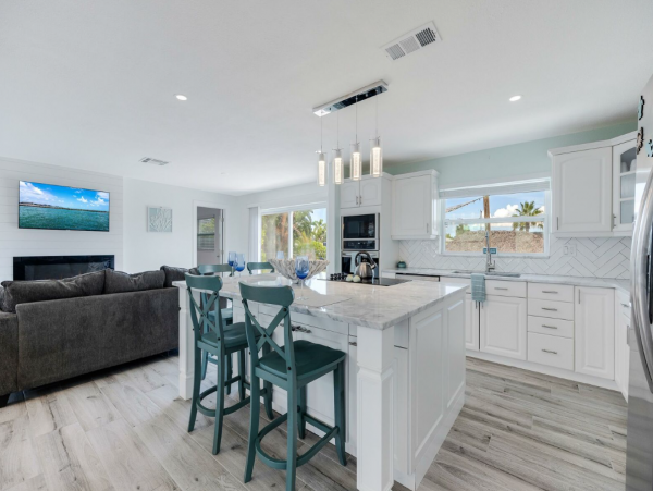 Cape Coral Lovely Vacation Home with Dock