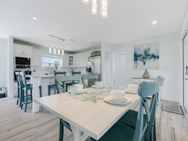 Cape Coral Lovely Vacation Home with Dock