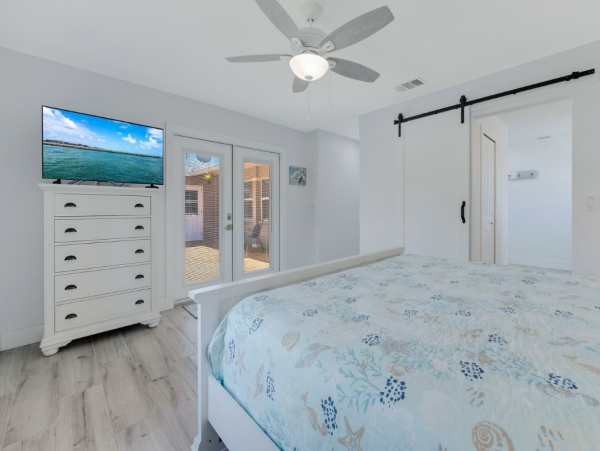 Cape Coral Lovely Vacation Home with Dock