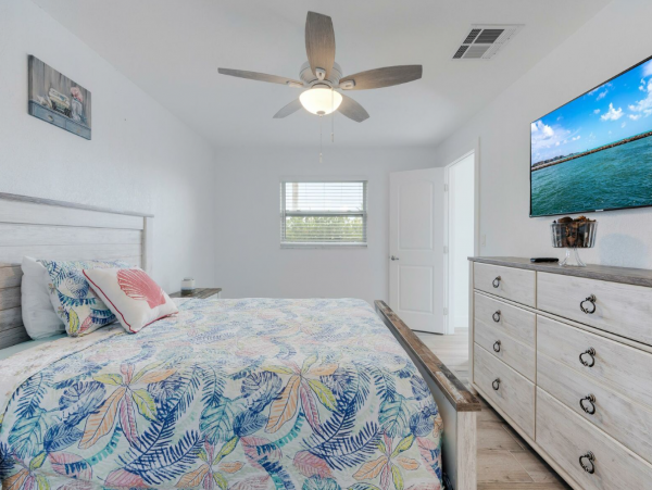 Cape Coral Lovely Vacation Home with Dock