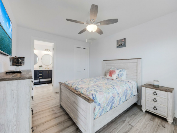 Cape Coral Lovely Vacation Home with Dock