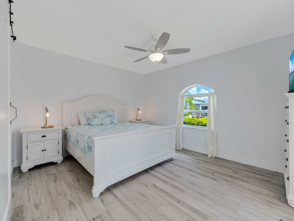 Cape Coral Lovely Vacation Home with Dock