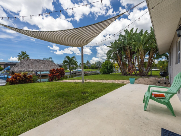 Cape Coral Lovely Vacation Home with Dock